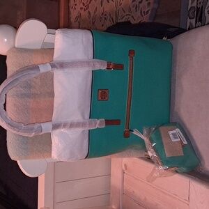 Dooney and Bourke Large Shopper tote with matching kiss lock in Spearmint pebble